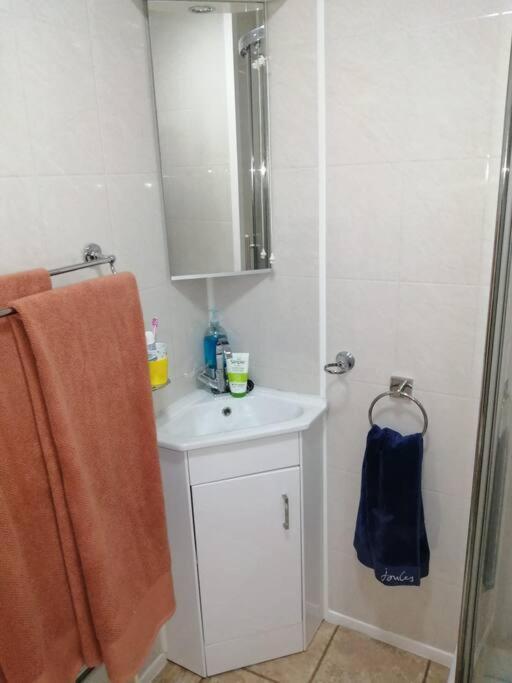 Cornwall Family Friendly Villa With Free Use Of Pool, Soft Play, Mini Golf, Tennis, Gym, Fitness Classes, Sauna And Ice Baths 新码头 外观 照片