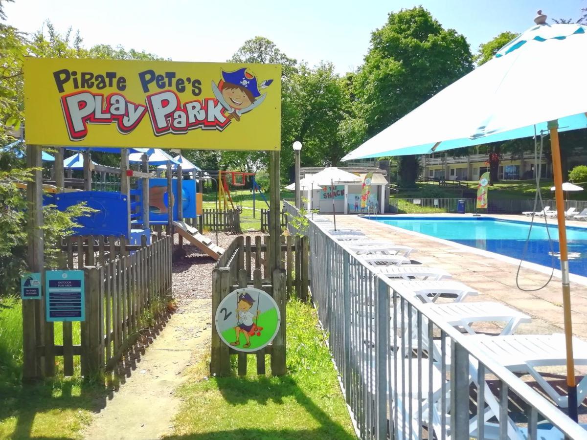 Cornwall Family Friendly Villa With Free Use Of Pool, Soft Play, Mini Golf, Tennis, Gym, Fitness Classes, Sauna And Ice Baths 新码头 外观 照片